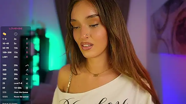 Clara Nia online show from October 2025 07:03:02 PM