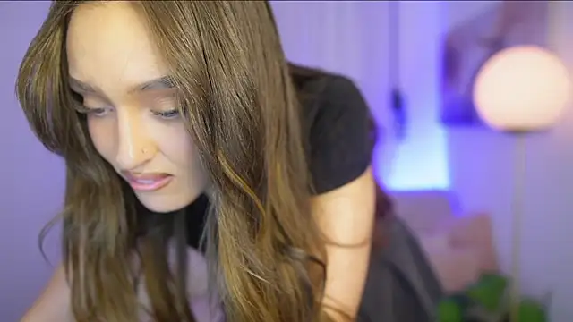 Clara Nia online show from January 2026 07:17:01 PM