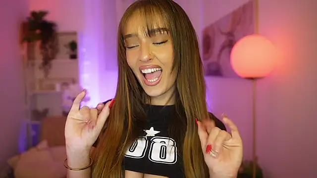 Clara Nia online show from February 2026 07:14:02 PM