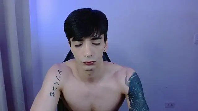 H3ll B0I online show from March 2026 03:33:02 AM