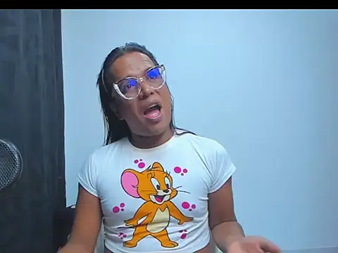 Snapshot of monsterdickcessy_22cm chatting on January 2025 01:38:01 PM monsterdickcessy 22cm online show from January 2025 01:38:01 PM