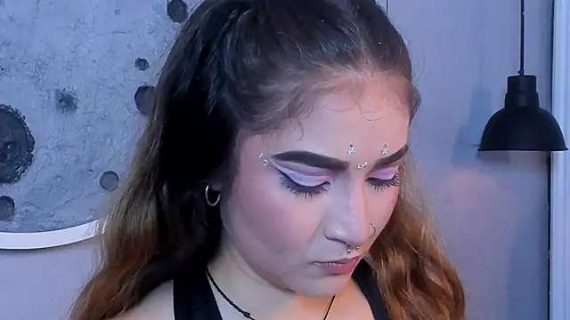 Shanntal  online show from November 2025 07:24:01 PM