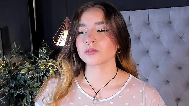 Shanntal  online show from November 2025 02:16:01 PM