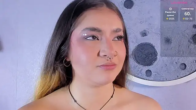 Shanntal  online show from November 2025 07:15:01 PM