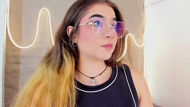 Snapshot of Shanntal_ chatting on February 2026 07:32:02 PM Shanntal online show from February 2026 07:32:02 PM