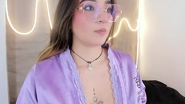 Snapshot of Shanntal_ chatting on February 2026 07:43:01 PM Shanntal online show from February 2026 07:43:01 PM