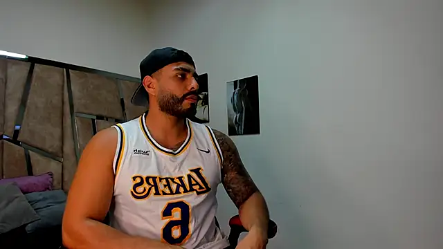 Snapshot of LeandroRusso chatting on February 2025 08:35:02 PM LeandroRusso online show from February 2025 08:35:02 PM