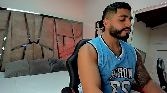 Snapshot of LeandroRusso chatting on February 2025 08:10:02 PM LeandroRusso online show from February 2025 08:10:02 PM