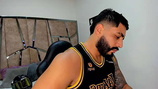 Snapshot of LeandroRusso chatting on March 2025 09:15:02 PM LeandroRusso online show from March 2025 09:15:02 PM