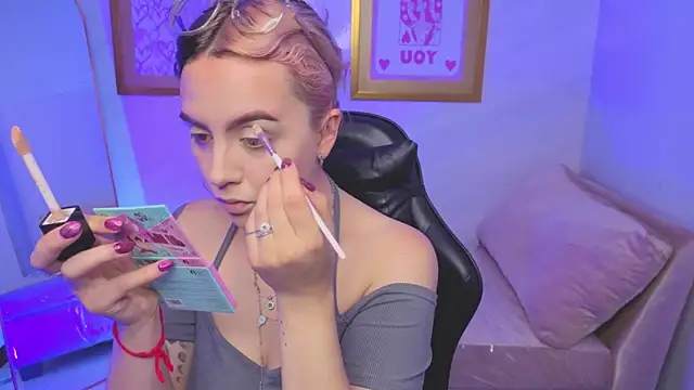 Hela v online show from January 2026 08:03:02 PM