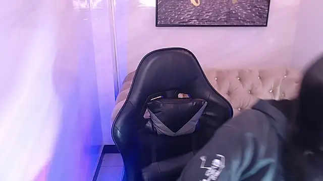 Hela v online show from March 2026 12:55:01 PM