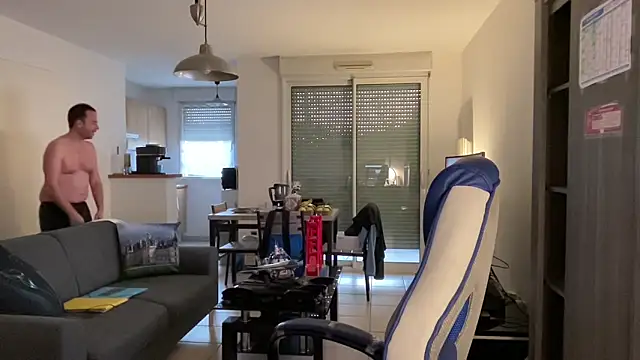 Funnyjul31 online show from March 2025 06:00:01 PM