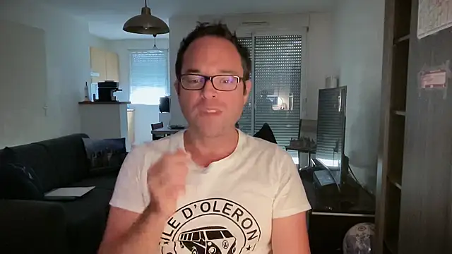 Funnyjul31 online show from October 2025 10:13:02 AM