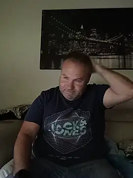 Snapshot of Pourleplasirs chatting on June 2026 10:04:01 PM Pourleplasirs online show from June 2026 10:04:01 PM