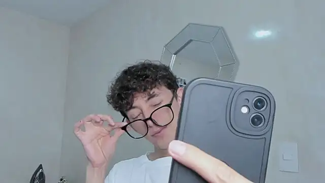 miketwink online show from December 2025 08:25:01 PM