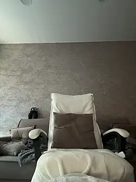 LillySquirtShot online show from June 2026 11:19:01 PM