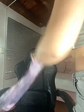 Hadley  online show from October 2025 03:48:02 AM