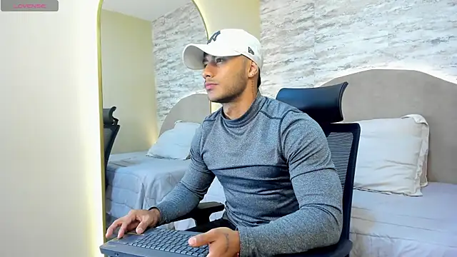 lennox ray online show from February 2025 11:50:01 AM