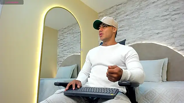 lennox ray online show from February 2025 01:35:02 PM