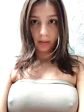 Snapshot of Maiden-Hot chatting on April 2026 08:33:02 PM Maiden-Hot online show from April 2026 08:33:02 PM