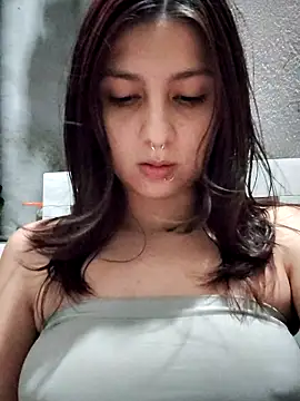Snapshot of Maiden-Hot chatting on May 2026 03:57:02 AM Maiden-Hot online show from May 2026 03:57:02 AM