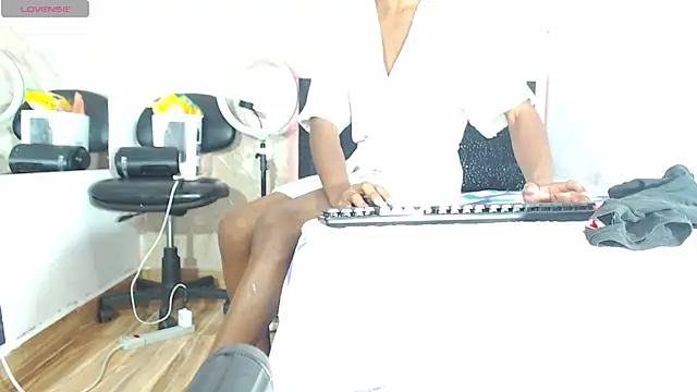 k stormi  online show from December 2025 01:02:01 AM