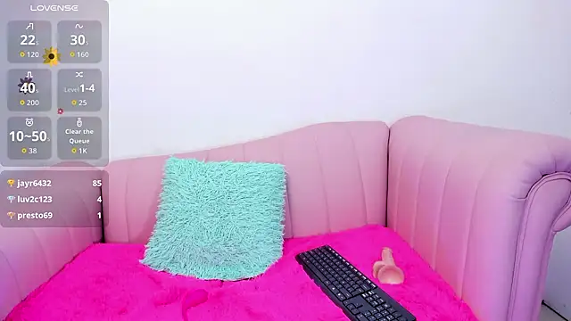 Snapshot of BlondieCutee chatting on January 2026 07:11:01 PM BlondieCutee online show from January 2026 07:11:01 PM