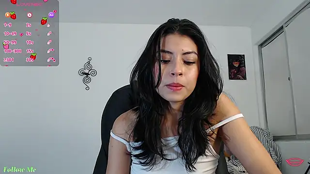 Snapshot of ellajonz chatting on June 2026 02:37:02 AM ellajonz online show from June 2026 02:37:02 AM