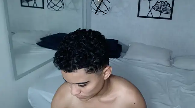 Liiamthompson online show from March 2025 02:29:01 PM