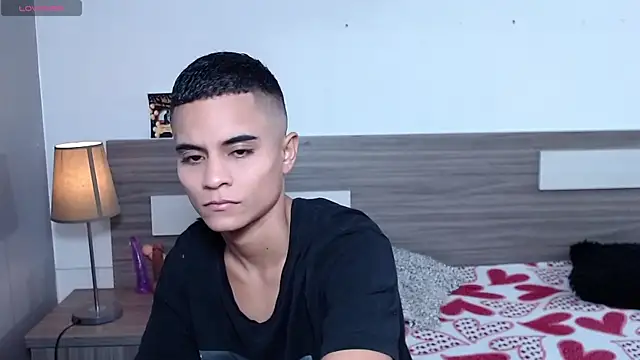 Liiamthompson online show from November 2025 09:19:02 AM