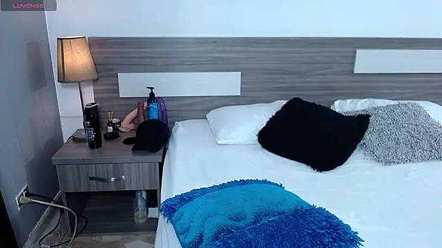 Liiamthompson online show from December 2025 09:24:01 AM