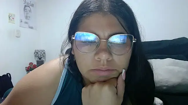 Snapshot of viccky_vick chatting on June 2026 01:52:01 AM viccky vick online show from June 2026 01:52:01 AM
