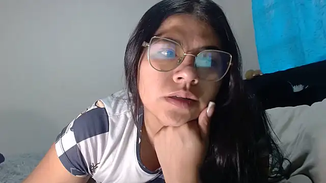 Snapshot of viccky_vick chatting on July 2026 01:04:01 PM viccky vick online show from July 2026 01:04:01 PM