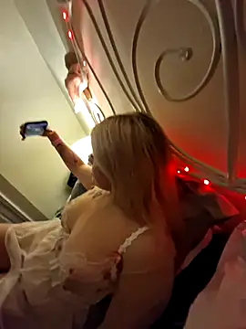 blueeyeblonde33 online show from October 2025 07:25:02 PM