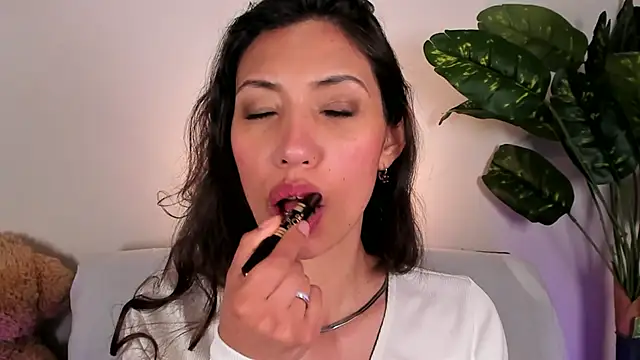 Snapshot of Miss_veronicaa2 chatting on May 2026 05:43:01 PM Miss veronicaa2 online show from May 2026 05:43:01 PM
