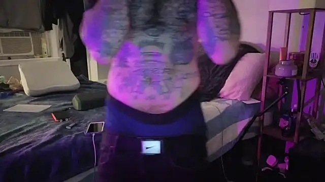 cruz815 online show from April 2026 01:32:01 AM