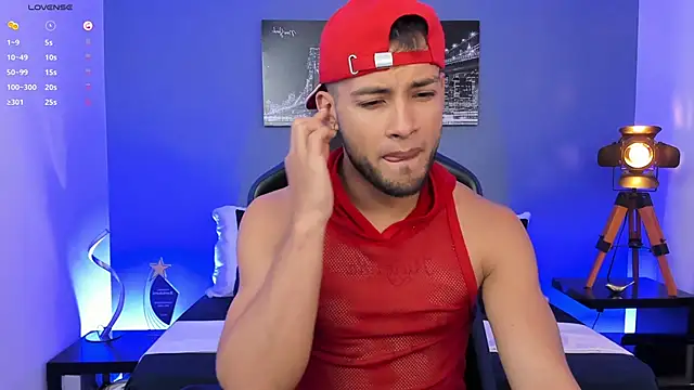 Max Conor1 online show from October 2025 01:30:01 PM