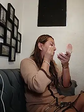 Snapshot of MirandaLatinaLovely chatting on July 2026 04:33:02 PM MirandaLatinaLovely online show from July 2026 04:33:02 PM