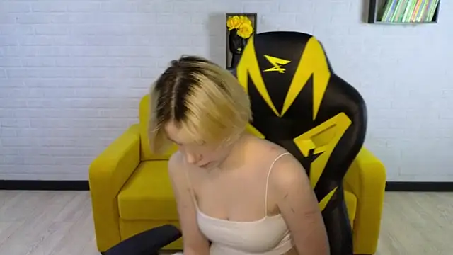 Snapshot of BettyCarter07 chatting on February 2025 01:35:02 AM BettyCarter07 online show from February 2025 01:35:02 AM