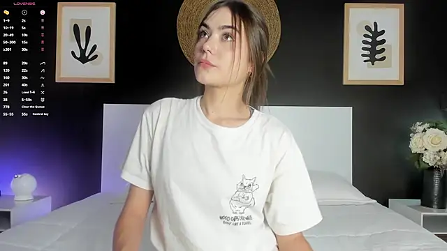 AlannaRussell  online show from October 2025 08:08:02 PM