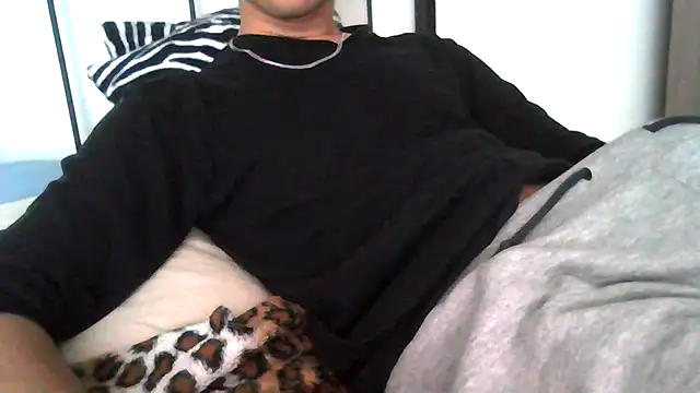 Snapshot of tommyboyteen chatting on February 2025 03:30:01 PM tommyboyteen online show from February 2025 03:30:01 PM