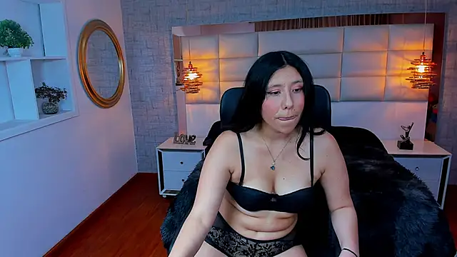 Nohemi louse online show from December 2025 11:23:02 PM