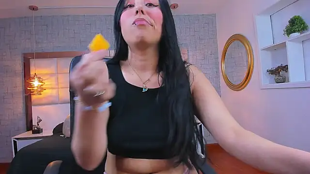 Nohemi louse online show from April 2026 06:46:01 PM