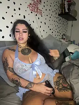 Snapshot of tempzzz12 chatting on February 2026 11:13:01 AM tempzzz12 online show from February 2026 11:13:01 AM