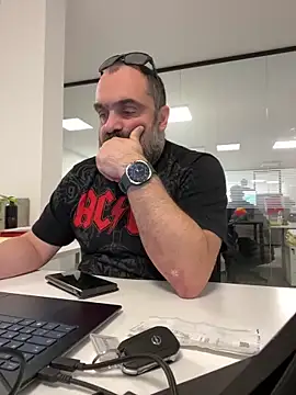 fuocovivo4 online show from March 2025 01:17:02 PM