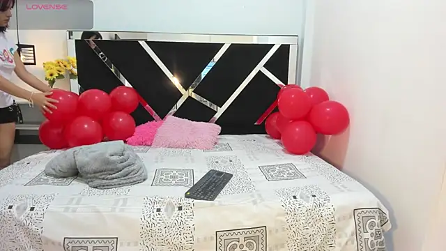 Annyrosee online show from February 2025 07:49:01 PM