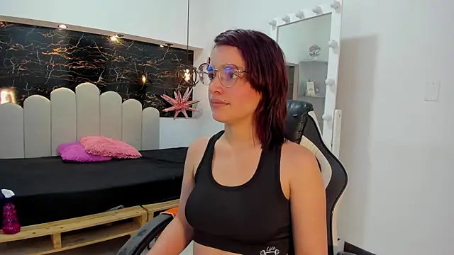 Annyrosee online show from November 2025 08:19:02 PM