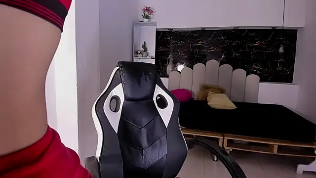 Annyrosee online show from December 2025 07:53:01 PM