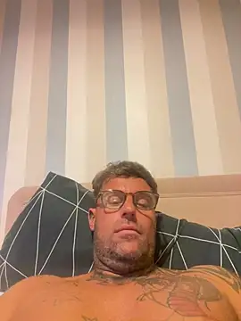 Jamesdeanmcqueen online show from June 2026 12:33:02 AM