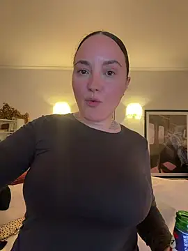Snapshot of Orgasmille chatting on April 2026 06:28:01 PM Orgasmille online show from April 2026 06:28:01 PM